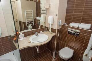Отель Rhodopi Home Hotel - Half Board Чепеларе Двухместный номер с 2 отдельными кроватями-9
